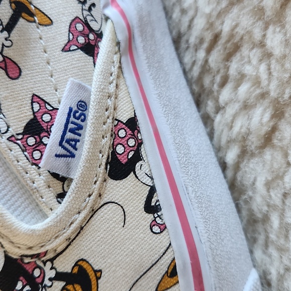 Rare Vans X Disney Minnie Mouse Slip-on Sneakers 🖤🐭💗 - Picture 5 of 16